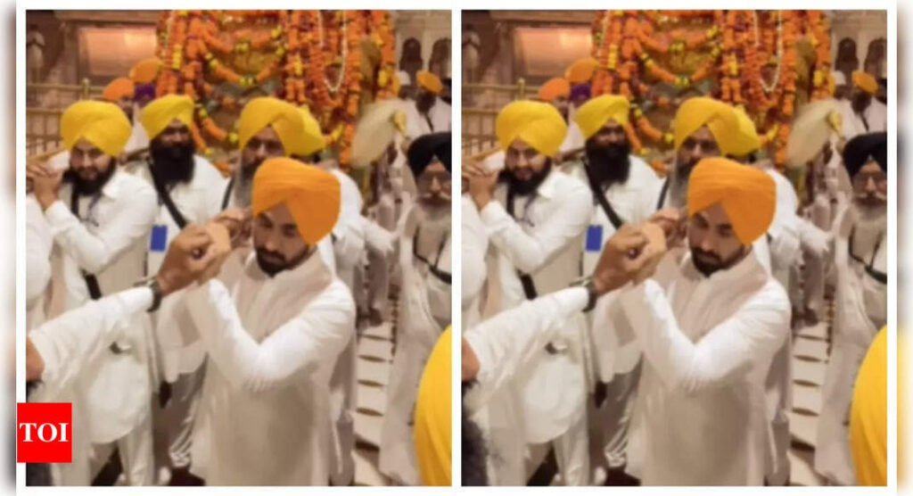 Diljit Dosanjh offers prayers at the Gurdwara in Delhi; participates in community services- Watch | Hindi Movie News Filmymeet