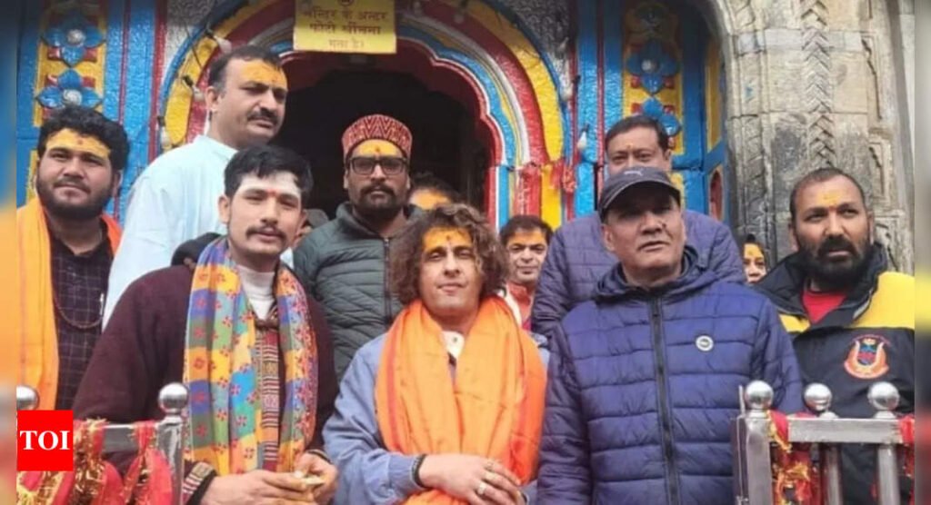 Sonu Nigam seeks blessings at Kedarnath Temple - see pics | Hindi Movie News Filmymeet