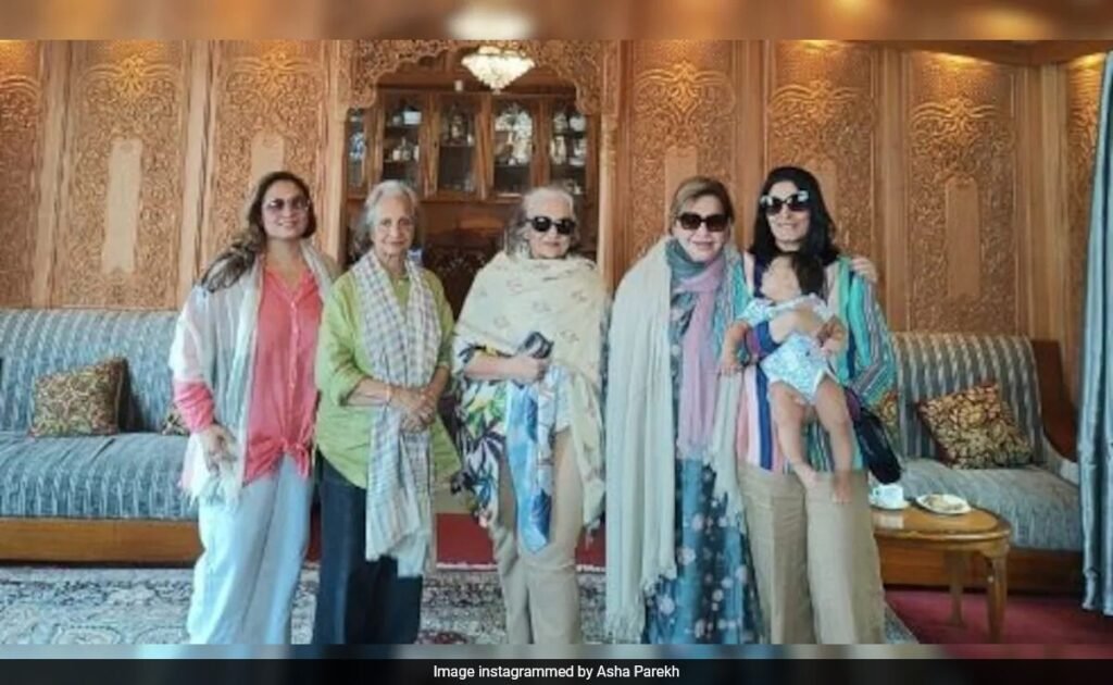 Inside Asha Parekh And BFFs Waheeda Rehman, Helen