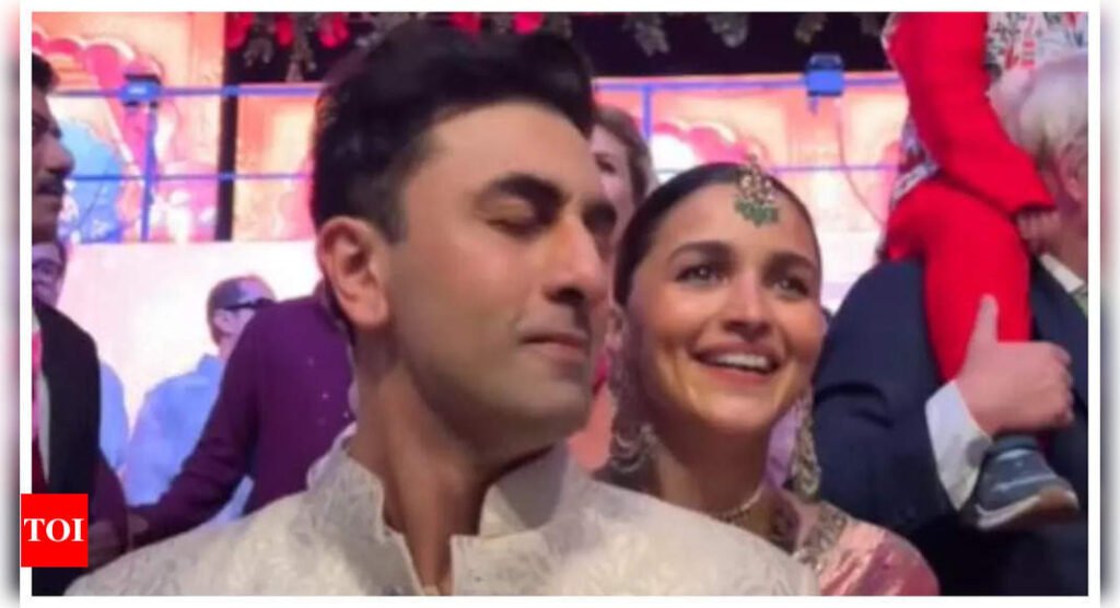 Alia Bhatt and Ranbir Kapoor grooving to dhol beats in this UNSEEN video is simply unmissable! - WATCH | Filmymeet