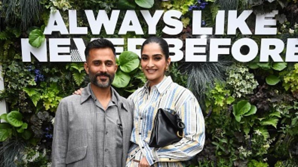 Wimbledon final: Sonam Kapoor goes on a tennis court date with hubby Anand Ahuja. See pics | Bollywood FilmyMeet