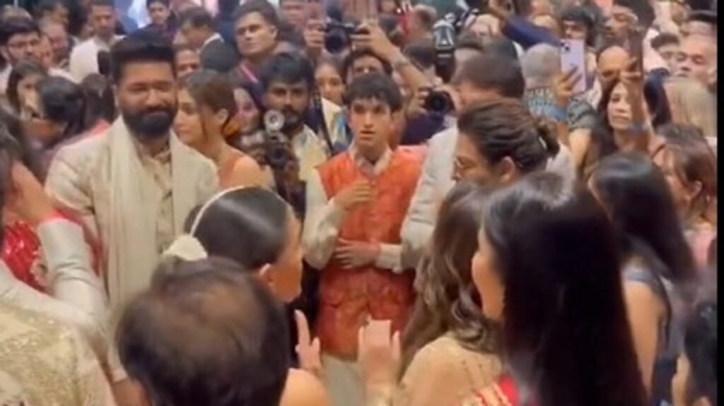 From Chaiyya Chaiyya to Tauba Tauba: Shah Rukh Khan, Vicky Kaushal, Ranbir Kapoor shake a leg at Ambani wedding. Watch | Bollywood FilmyMeet