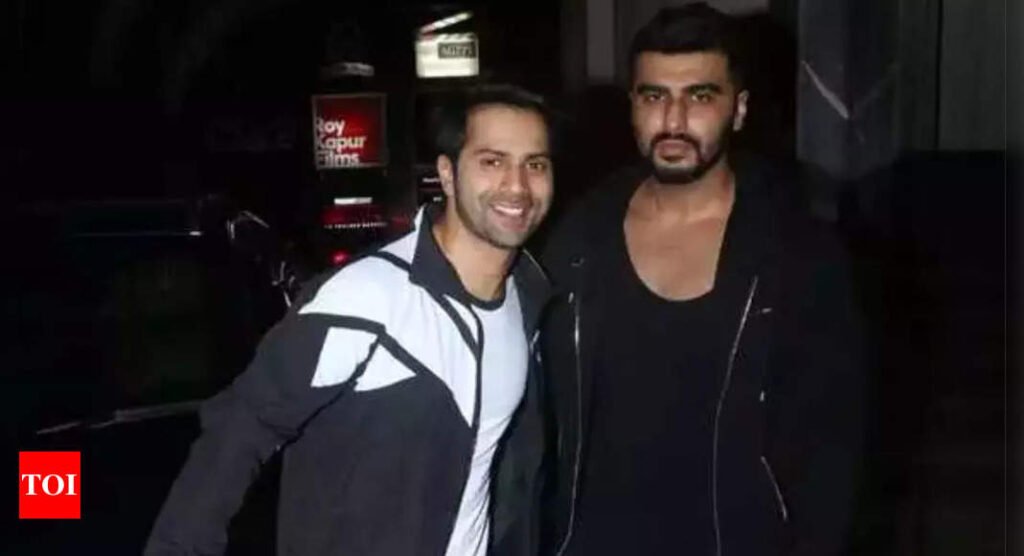 ‘No Entry 2’ co-stars Varun Dhawan and Arjun Kapoor enjoy a game of cricket with friends | Hindi Movie News Filmymeet