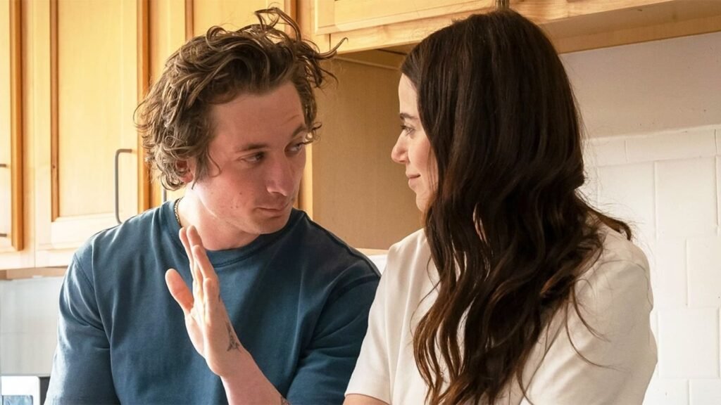 Jeremy Allen White, Molly Gordon dating IRL? The Bear costars lock a ‘chef’s kiss' after possibly house-hunting | Hollywood FilmyMeet