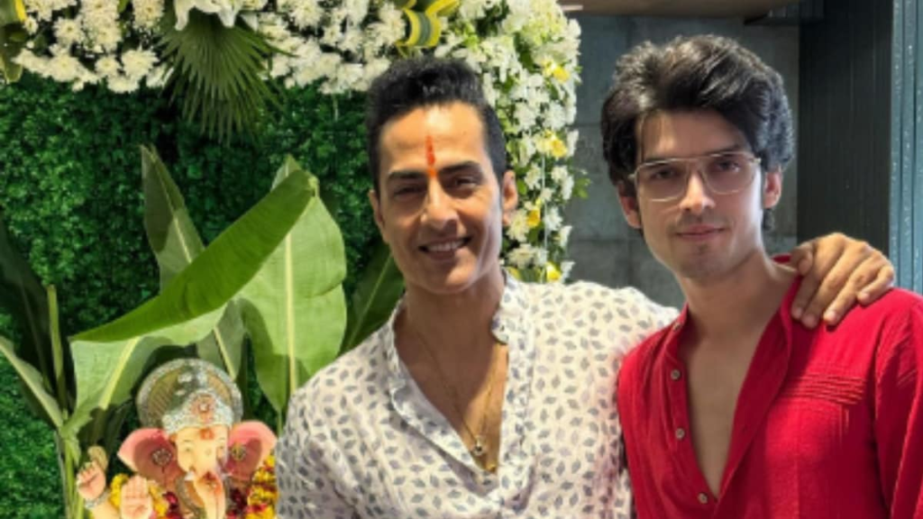 In Pics: Anupamaa Stars Paras Kalnawat, Nidhi Shah Reunite With Sudhanshu Pandey To Celebrate Ganesh Chaturthi FilmyMeet