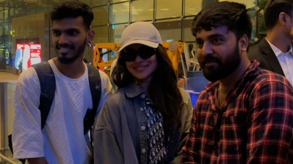 Priyanka Chopra clicks pics with paparazzi, interacts with them before flying out of Mumbai. Watch | Bollywood FilmyMeet