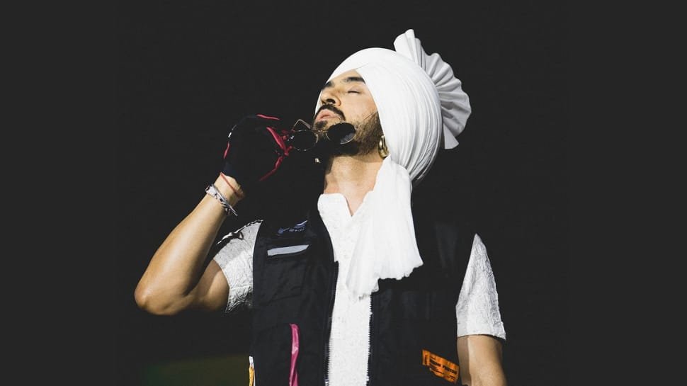 Diljit Dosanjh Hits Back At Telangana Notice, Changes Song Lyrics In Hyderabad Concert | People News Filmymeet