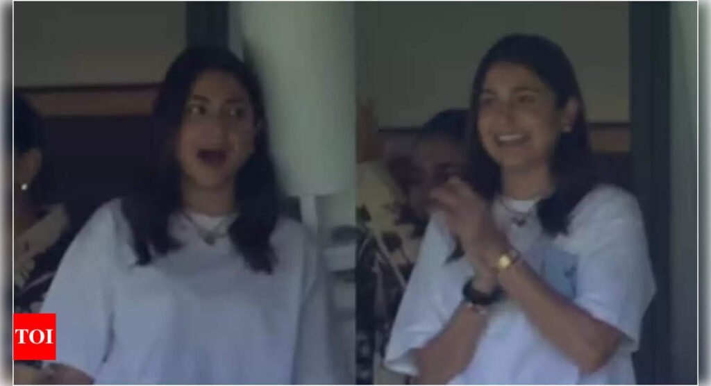 Anushka Sharma’s reaction as Rishabh Pant grabs Mitchell Starc’s catch is priceless– Watch | Filmymeet