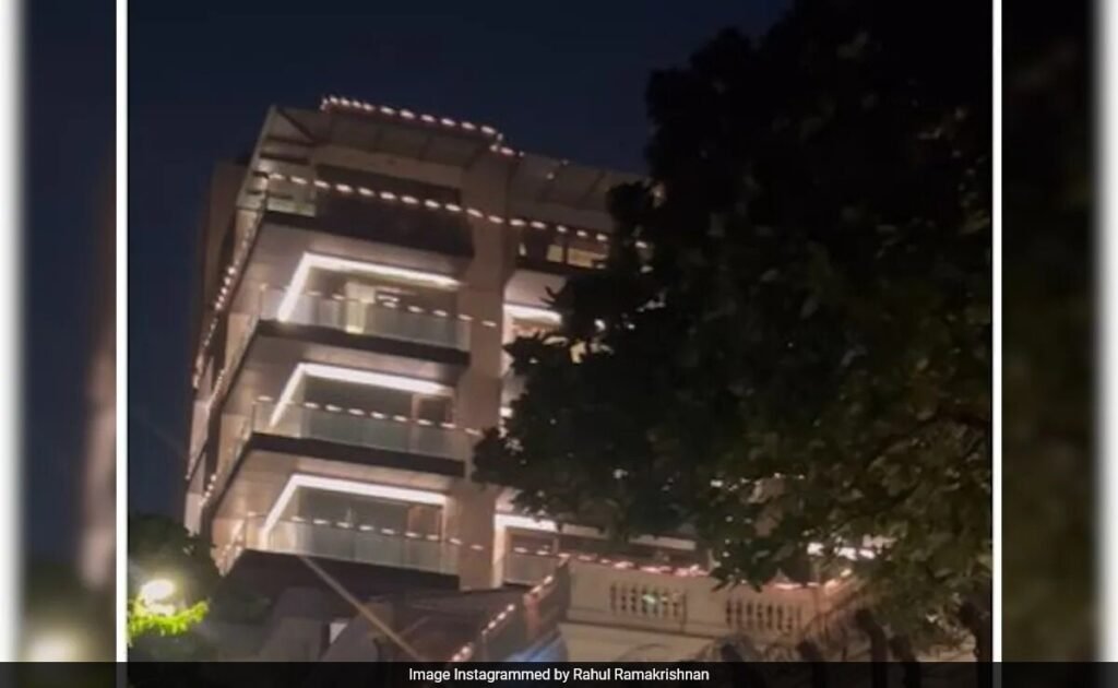 Shah Rukh Khan's Mannat Was Lit Up Ahead Of Diwali. See Viral Pic FilmyMeet