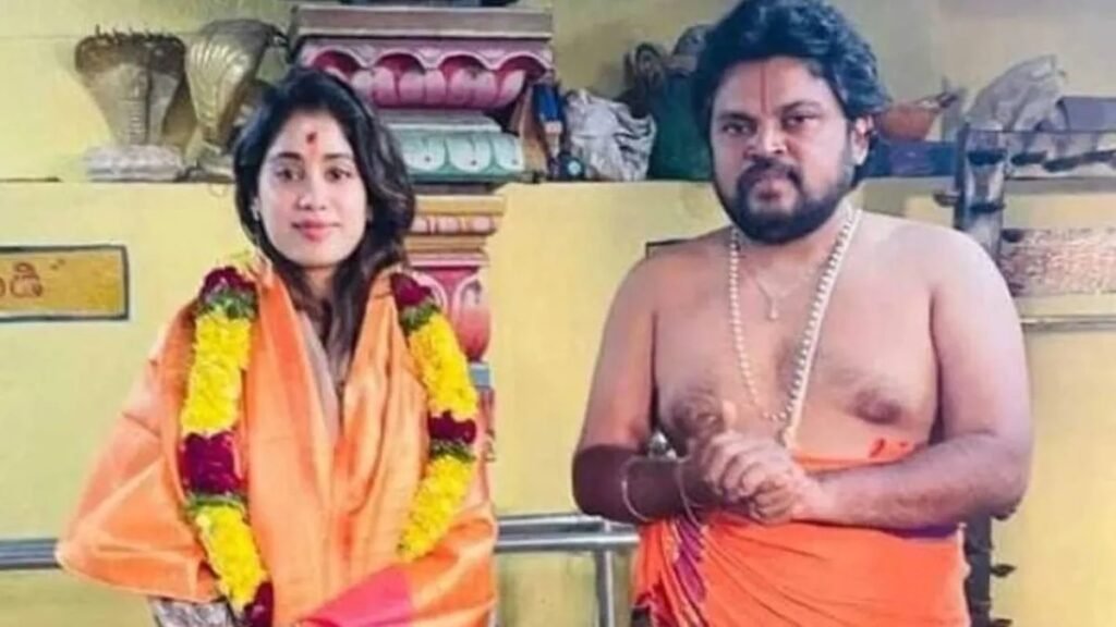 Janhvi Kapoor performs special Puja in Hyderabad amidst shooting – India TV FilmyMeet